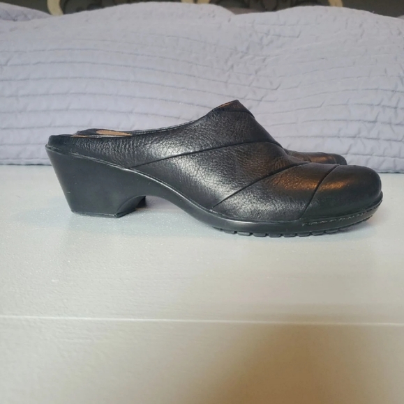 Shoes - Picture 4 of 4